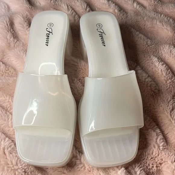 Very cute jelly heels! I’ve never worn these and they’re just not my style. - Picture 4 of 5